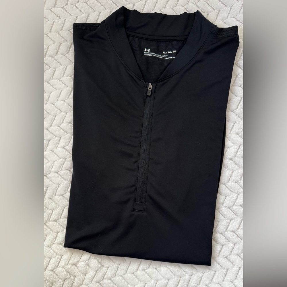 Under Armour Black Men's Thin Sweatshirt, 
Size XL. Running/Gym